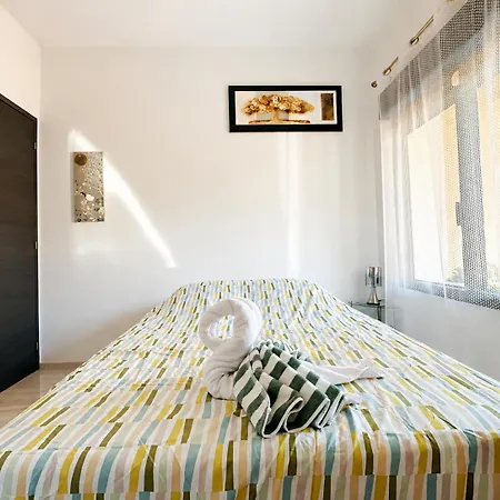 Azurea, Pisicine Privee, Proche *
